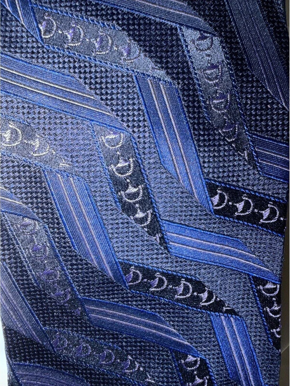 Gucci Men's Silk Necktie Geometric Horsebit Pattern Black Blue Made in Italy
